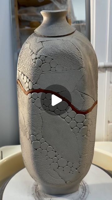 Clay Vases Ideas, Raku Pottery Ideas Inspiration, Pottery Vases Ideas Clay, Hand Built Pottery Ideas, Ceramic Ideas Pottery, Abstract Ceramics, Slab Pottery Ideas, Modern Ceramics Design, Vase Clay