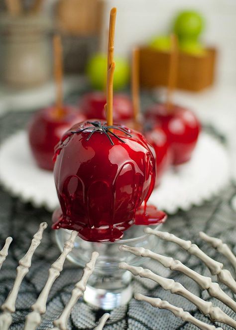 These easy candy apples make a delicious Autumn and Halloween treat. I love homemade red candy coated apples. I think a lot of people have fond memories of these from their childhood and still love them later on. I know I do! This recipe makes the BEST candied applies. If you have always wanted to know how to make candy apples on a stick, this is for you! It’s easy to learn how to make candy apples on a stick. Homemade red candy coated apples are great for trick or treaters. #halloween #apple Candy Apple Kit, Candy Apple Recipe, Caramel Apples Easy, Leftover Candy, Sketch Reference, Decoden Case, Toffee Apple, Homemade Candies, Candy Apple Red