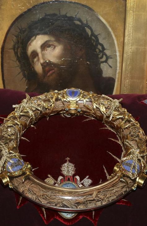 Ancient Crown, Catholic Relics, Jesus Crown, Gothic Cathedrals, Notre Dame Cathedral, Art Sacre, Jesus Stories, Ancient Origins, Crown Of Thorns