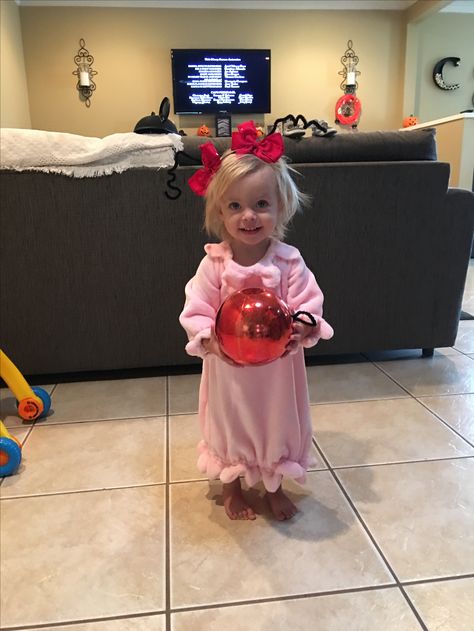 Cindy Lou Who Halloween costume. She couldn't be more than two. Cindy Lou Who Pajama Costume, Toddler Cindy Lou Who Costume, Cindy Lou Who Toddler Costume, Cindy Loo Hoo Costume, Betty Lou Who Costume, Easy Diy Baby Halloween Costumes, Diy Cindy Lou Who Costume, Cindy Lou Who Outfit, Cindy Lou Who Costume