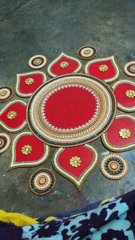 Rangoli With Cardboard, Wooden Rangoli Designs, Cardboard Rangoli Designs, Cardboard Rangoli, Paper Rangoli, Designer Rangoli, Foam Board Crafts, Rangoli Designs For Competition, Kundan Rangoli