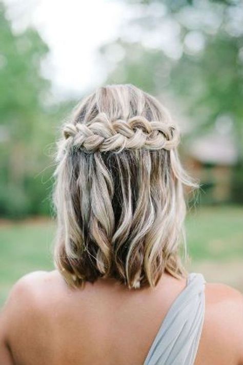 Coiffure mariage - Coiffure de mariage pour cheveux mi-longs avec une tresse en couronne - Coiffure de mariage 2019 : 150 modèles pour rêver ! Long Hair Braided Hairstyles, Cute Braided Hairstyles, Bridesmaid Hair Short, Short Wedding Hair, Beauty Goals, Penteado Cabelo Curto, Braided Hairstyles Tutorials, Cute Hairstyles For Short Hair, Short Hair Updo