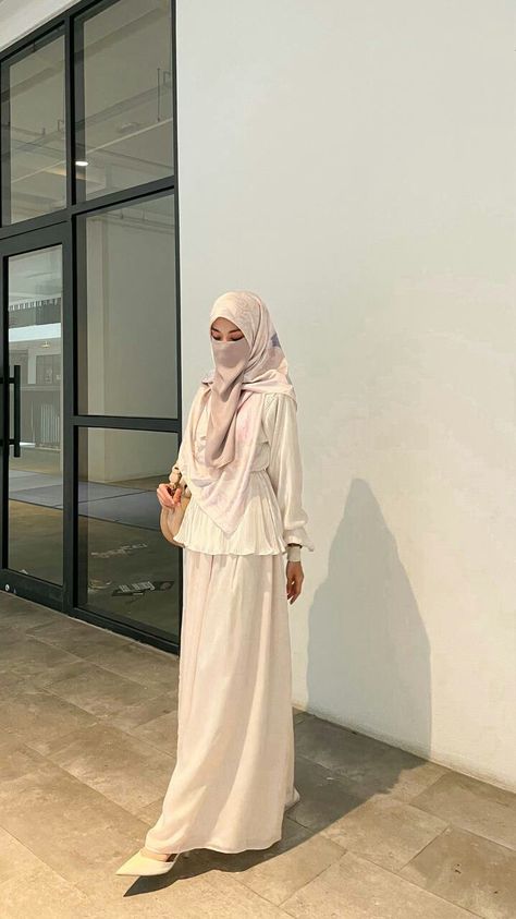 Credit to pretty @nliyyy_ Muslimah Fashion Casual, Fesyen Islam, Muslimah Outfit, Niqab Fashion, Muslim Outfits Casual, Muslim Fashion Hijab Outfits, Hijab Style Casual, Pakaian Feminin, Hijabi Fashion Casual