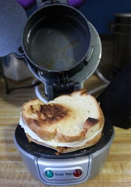 Egg Sandwich Maker Recipes, Sandwich Maker Machine, Hamilton Sandwich Maker Recipes, Hamilton Breakfast Sandwich Recipes, Breakfast Sandwich Maker Ideas, Breakfast Sandwich Maker Recipes Ideas, Recipes For Sandwich Maker, Hamilton Beach Sandwich Maker Recipes, Breakfast Maker Recipes