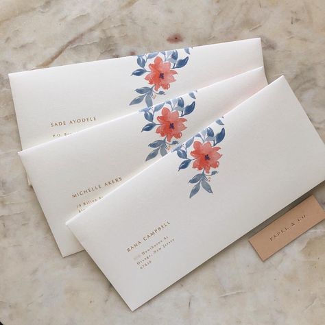 6,354 Likes, 84 Comments - Papel & Co. by Nat Otálora (@papelnco) on Instagram: “Love the mix of simple typography and organic florals for these envelopes✨ designing these…” Invitation Envelope Design, Wedding Envelopes Design, Wedding Flower Design, Diy Invitation, Diy Xmas Gifts, Beautiful Wedding Flowers, Invitation Envelope, Boda Mexicana, Wedding Invitation Envelopes