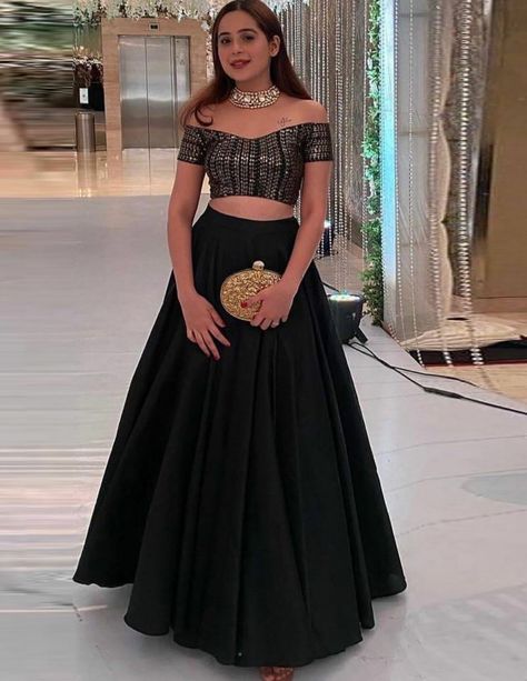 Blouse For Lehenga Crop Tops, Black Lehenga Party Wear Indian Weddings, Plain Skirt And Crop Top Indian, Black Crop Top Lehenga, Crop Top Designs For Lehenga, Black Lehenga Party Wear, Crop Top Lehenga Wedding, Party Wear Crop Top, Off Shoulder Lehenga