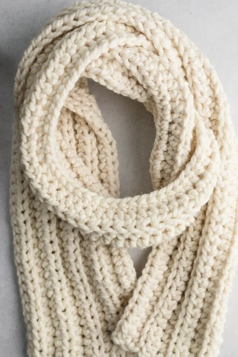 Crochet Ruffle Scarf, Chunky Crochet Scarf, Simple Scarf Crochet Pattern, Crochet Triangle Scarf, Fast Crochet, Simple Scarf, Crochet Scarf Pattern Free, Crochet Infinity Scarf, Double Crochet Stitch