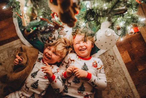 Christmas Photoshoot Kids, Diy Christmas Photoshoot, Best Portrait Photographers, Christmas Family Photoshoot, Foto Kids, Christmas Card Pictures, Baby Christmas Photos, Xmas Pictures, Xmas Photos