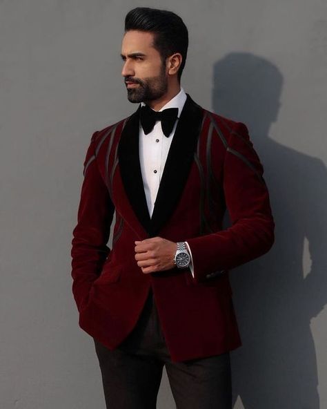 New Year costumes for men 2024 15 ideas: Enhance your style - mens-club.online Designer Tuxedo Men Grooms Wine Colour, Zaddy Outfits, 3 Piece Suit Men Wedding Indian, Reception Outfit For Men, 3 Piece Suit Men Wedding, Velvet Blazer Mens, 3 Piece Suit Men, Reception Suits, Indian Wedding Suits Men