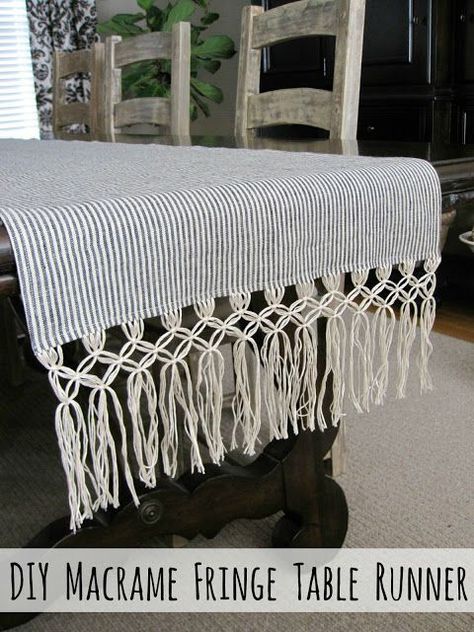 DIY this beautiful macrame fringe table runner Lace Weaving, Burlap Ideas, Macrame Fringe, Macrame Table, Table Runner Diy, Driven By Decor, Tafel Decor, Macrame Table Runner, Makramee Diy