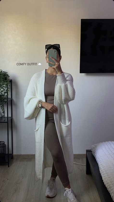 Cute Comfy Modest Outfits, Wfh Outfits Fall, Spend The Night Outfits, Feminine Athleisure Style, Where To Buy Aesthetic Outfits, University Outfit Ideas Winter, Comfy Modest Outfits, Cute Aesthetic Outfit Ideas, Classy Athleisure Outfits