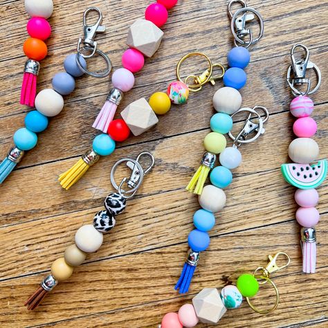 Silicone beaded wristlet and beaded keychains with keychain hardware. Making Silicone Bead Keychains, Big Bead Keychain, Making Beaded Keychains, Wood Bead Diy Ideas, How To Make Clay Bead Keychain, Diy Silicone Keychain, Diy Key Wristlet, Handmade Keychains Beads, Fabric Wristlet Keychain Diy