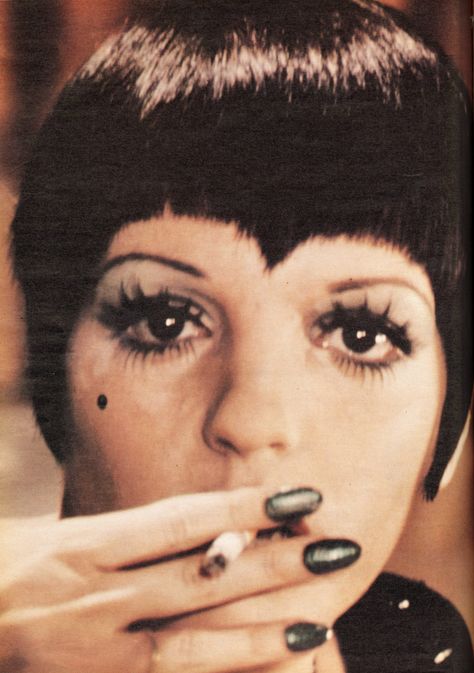 Life Lessons from Liza Minnelli Cabaret Makeup, Sally Bowles, 60s Makeup, Liza Minnelli, Makeup Board, Pintura Facial, Make Up Inspo, Twice Once, Foto Ideas Instagram