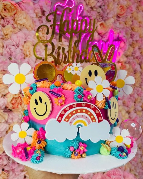 It’s A Vibe Birthday Party, Smiley Face Birthday Party Cake, 7 Year Birthday Party Themes, 8 Is A Vibe Birthday Cake, Bichota Party Theme, 8th Bday Party Girl Birthday, Eight Is A Vibe Birthday, 7th Bday Girl Party Ideas, 8th Girl Birthday Party Theme