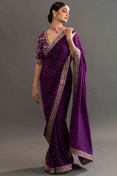 Kavitha Gutta, डिजाइनर कपड़े, Purple Saree, Fancy Sarees Party Wear, Crepe Saree, Indian Saree Blouses Designs, Saree Blouse Patterns, Indian Fashion Saree, Saree Designs Party Wear