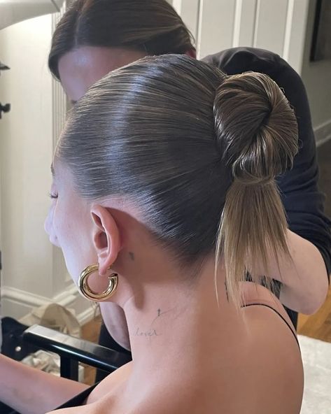 Model Bun, Sleek Bun Hairstyles, Sleek Updo, Vlasové Trendy, Slicked Back Hair, Slick Hairstyles, Stil Inspiration, Sleek Hairstyles, Wedding Updo