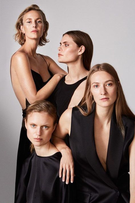 Top Models Pose for Elle Sweden December 2016 Cover Story Top Model Poses, Group Photo Poses, Group Picture Poses, Shooting Studio, Friendship Photoshoot, Group Photography Poses, Sisters Photoshoot, Group Poses, 사진 촬영 포즈