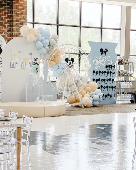 Mickey mouse first birthday theme and balloon decorations Minimalist Birthday Decor, First Birthday Themes For Boys, Disney Baby Shower Themes, First Birthday Theme Boy, Birthday Decor Ideas, Mickey Mouse Birthday Theme, Furniture Color Schemes, First Birthday Theme, Mickey First Birthday