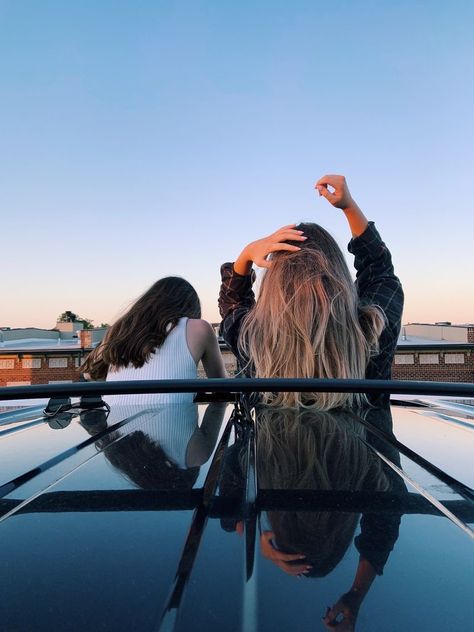 Sunroof Car Pictures, Car Sunroof Picture Ideas, Sunroof Picture Ideas, Car Glamping, Poses Car, Car Pose, Inspo Pictures, Road Pictures, Car Poses