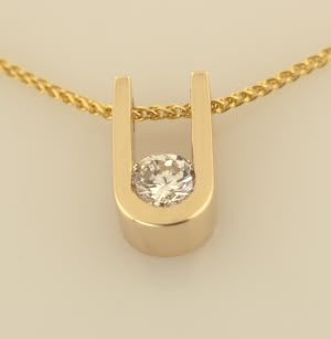 Gold Pendant Set, Diamond Circle Pendant, Diamond Pendants Designs, Solitaire Necklace, Style Korea, Diamond Solitaire Necklace, Solitaire Pendant Necklace, Silver Jewels, Classy Jewelry