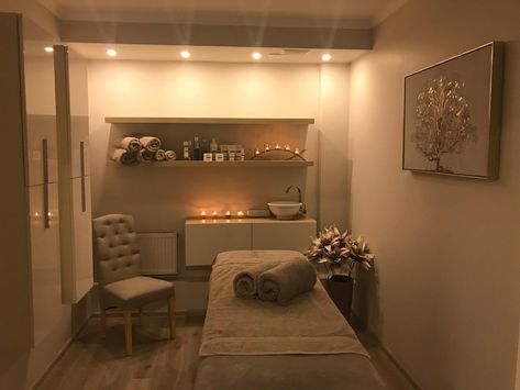 Luxury Massage Room Ideas, Spa Room Massage, Small Spa Studio Ideas, Massage Cabinet Room Ideas, Massage Room Wall Decor, Tiny Esthetician Room Ideas, Small Massage Studio Ideas, Esthetician Room Decor Modern, Small Facial Room Decor Ideas