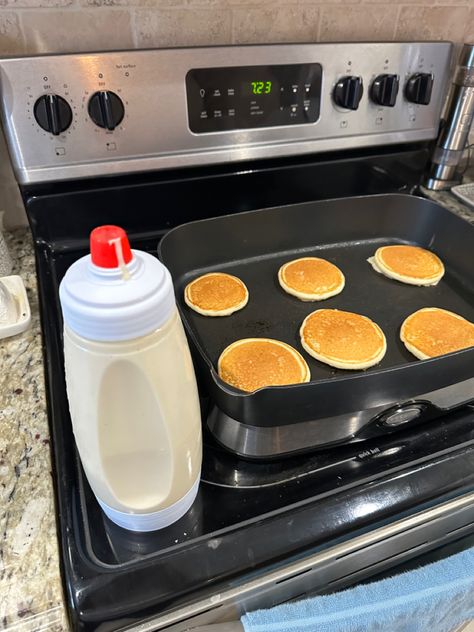 Pancake Hacks Tips, Breakfast Hacks, Pancake Dispenser, Pancake Machine, Batter Dispenser, Pancake Batter Dispenser, Breakfast Hack, Pancake Breakfast, Muffin Batter