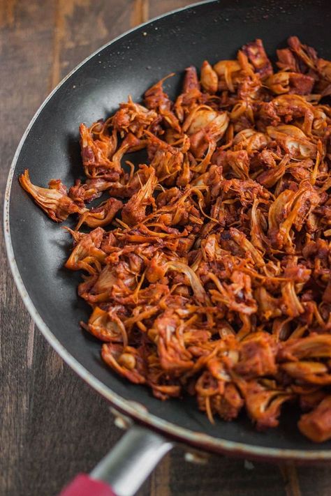 Jackfruit Pulled Pork, Bbq Jackfruit, Jackfruit Recipes, Pulled Pork Recipe, Pulled Pork Recipes, Bbq Sauce Homemade, Pork Recipe, Vegan Foods, Vegan Eating