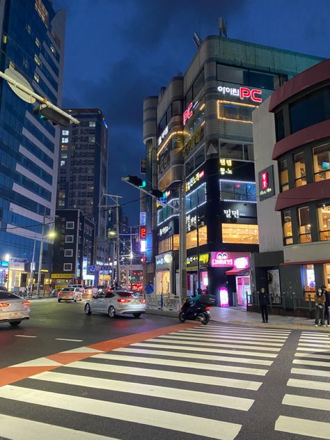 Soul City Korea Aesthetic, South Korea Convenience Store Aesthetic, Korean Street Night Aesthetic, Korea Street Wallpaper, Busan Korea Aesthetic, Trip To Korea Aesthetic, Korea Night Aesthetic Wallpaper, Korean Aesthetic Background, Korea Convenience Store Aesthetic