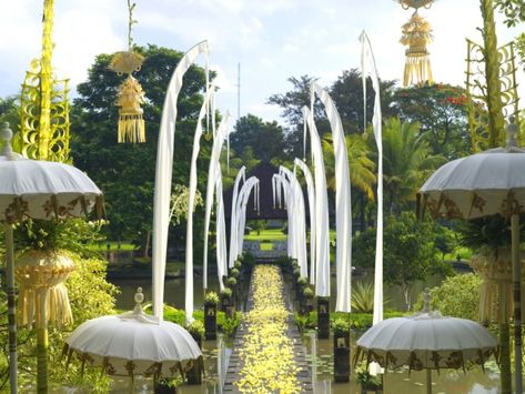 Bali Wedding Decor, Indonesian Decor, Beach Wedding Planning, Bali Luxury, Tropical Weddings, Bali Design, Wedding Glamour, Venue Inspiration, Luxury Beach Resorts