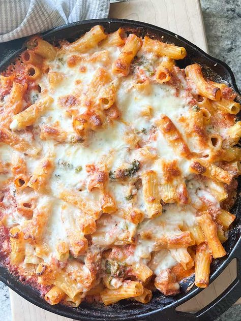 Sausage and Ricotta Pasta Bake - Cooking With Our CSA Baked Pasta With Sausage And Ricotta, Sausage And Ricotta Pasta, Rotini Pasta Recipes, Ricotta Pasta Bake, Ricotta Pasta Recipes, Sausage Ricotta, Spinach Ricotta Pasta, Sausage Pasta Bake, Mozzarella Pasta