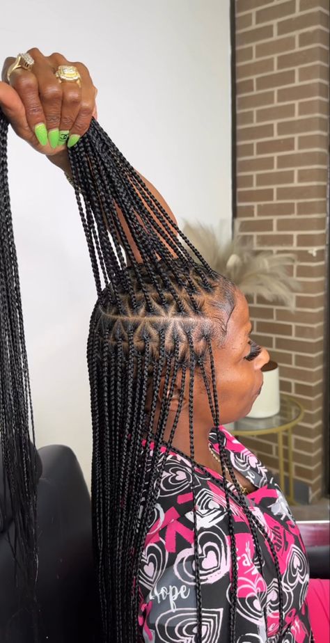 Bday Hairstyles, Vacay Hair, Long Knotless Braids, Cornrow Updo Hairstyles, Wigs Hairstyle, Triangle Parts, Latest Hair Braids, Parting Hair, Triangle Hair