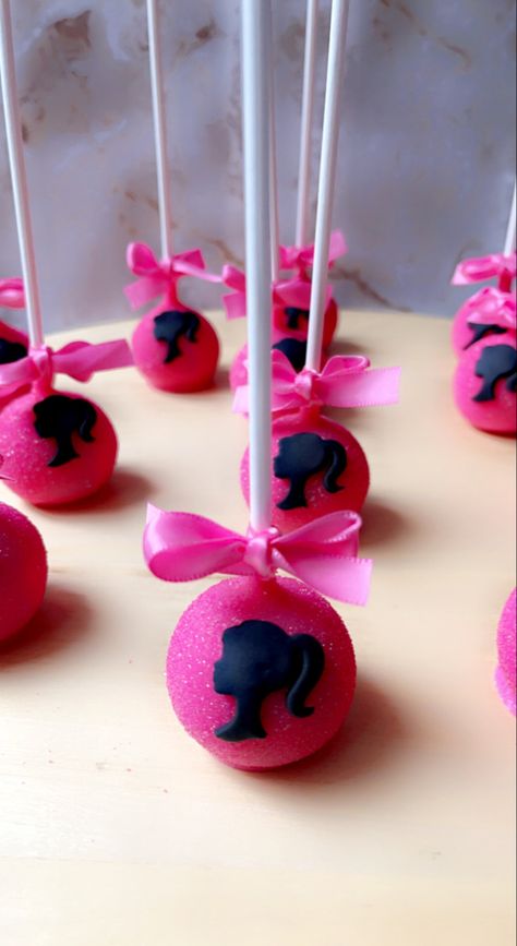 Barbie Cake Pop Ideas, Barbie Theme Cake Pops, Barbie Cake Pops Cakepops, Barbie Themed Pool Party, Barbie First Birthday Party, Barbie Cakepops, Barbie Cake Pops, Barbie Dessert Table, Barbie Treats