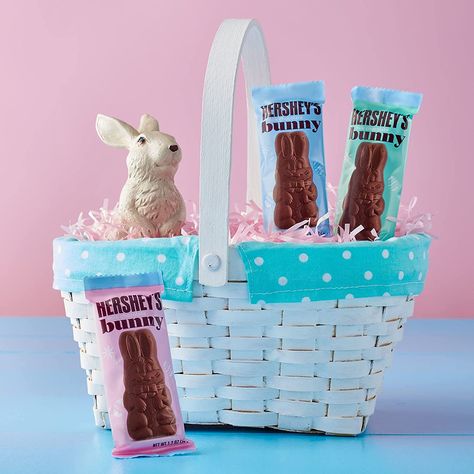 Win Easter this year! Surprise them with a Hershey's Bunny..or two...or three! This 36 count makes sure no-bunny is left out! Candy And Chocolate, Chocolate Bunnies, Chocolate Rabbit, Hershey's Chocolate, Bunny Basket, Chocolate Bunny, Easter Season, Hershey Chocolate, Festive Treats