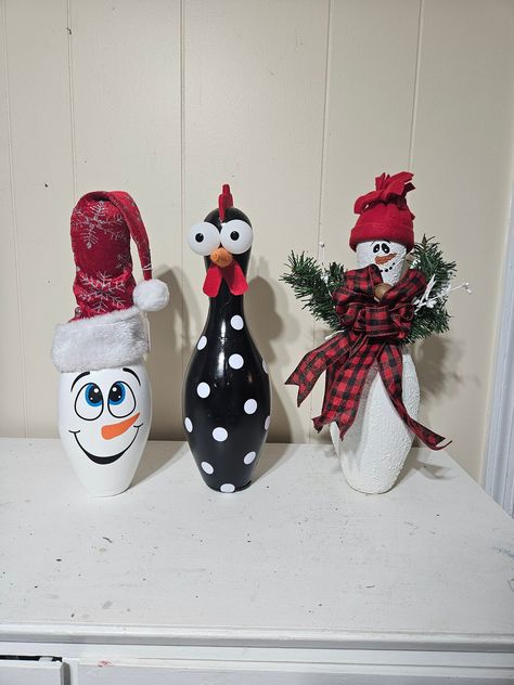 These adorable bowling pins are upcycled to add some fun and festive vibes to your home decor.  They are hand painted with accents of ping pong balls, carrots and santa hats. A sure fire conversation piece. Crafts With Bowling Pins, Painted Bowling Pins Ideas, Christmas Bowling Pins, Bowling Pin Snowman, Bowling Pins Ideas, Painted Bowling Pins, Recycled Crafts Upcycling, Bowling Pin Art, Diy Bowling Pins