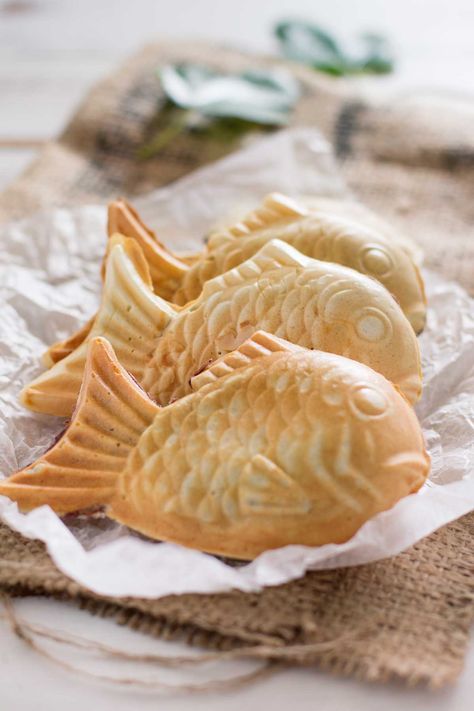 Fish Snacks, Japanese Street Food, Regional Food, Food Shapes, Japanese Fish, Korean Street Food, Japanese Dessert, Think Food, Japanese Snacks