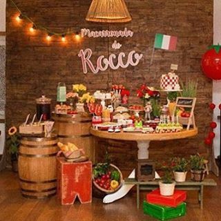 Decoracion Italiana Italian Party Decorations, Pizza Party Birthday, Italy Decor, Holy Cannoli, Italian Party, Italian Theme, Decoration Restaurant, Italian Table, Pizza Night