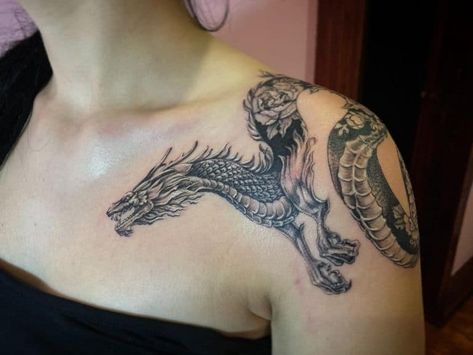 Top 57 Best Dragon Tattoos for Women - [2021 Inspiration Guide] Dragon Tattoo Shoulder, Dragon Tattoo Arm, Dragon Tattoo Art, Filmy Vintage, Dragon Sleeve Tattoos, Dragon Tattoo For Women, Bone Tattoos, Dragon Tattoos, Chest Tattoos For Women