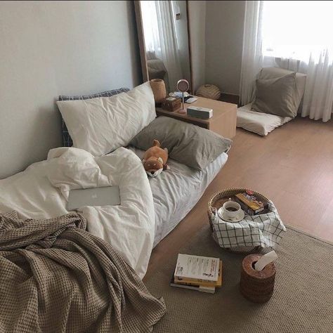 Minimalist Room, Aesthetic Rooms, Small Room Bedroom, Cozy Room, Room Inspiration Bedroom, Room Ideas Bedroom, Bedroom Aesthetic, Aesthetic Bedroom, Dream Rooms