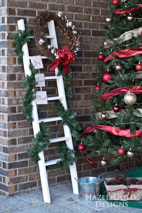 FULL TUTORIAL! DIY Decorative Ladder- all staged for Christmas - this simple build can be used for any year-long decorating! --woodworking, diy wooden ladder, home decor, DIY ladder, easy woodworking project Christmas Ladders Ideas, Diy Wooden Ladder, Christmas Ladder, Christmas Interior Decor, Decorative Ladder, Wood Christmas Decorations, Diy Ladder, Woodworking For Kids, Beautiful Christmas Decorations