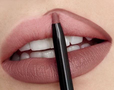 Best Lip Pencils, How To Choose Lip Liner Color, Best Brown Lip Liner, How To Apply Lip Liner, Lipstick With Lip Liner, Lip Liner Looks, Best Lip Liner, Lip Liner Tutorial, Chocolate Images