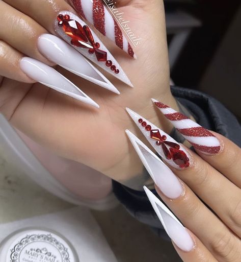 Stiletto Nails Christmas Designs, Xmas Stiletto Nails, Holiday Stiletto Nails Christmas, Christmas Nails 2023 Stiletto, Long Stiletto Christmas Nails, Christmas Nails Bling Sparkle, Stilleto Nails Christmas Designs, Christmas Nail Designs Stiletto, Christmas Nails Long Almond