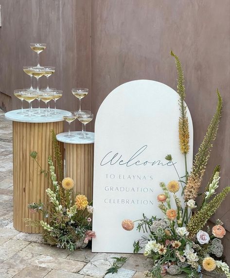 Arched Welcome Sign, تصميم الطاولة, Wedding Welcome Board, Quote Design, Wedding Mood Board, Wedding Welcome Signs, Wedding Mood, Wedding Signage, Wedding Deco