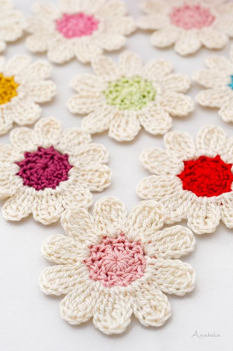 Crochet Daisy Flower, week nr. 3 Crochet Daisy Flower, Appliques Au Crochet, Crochet Flowers Easy, Crochet Flowers Free Pattern, Crocheted Flowers, Crochet Daisy, Crochet Flower Tutorial, Craft Design, Crochet Rose