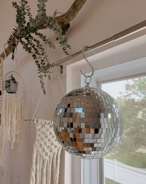 Oh My WOW! If this doesn't complete your home, garden or life... I don't know what will. Use indoor and outdoors to reflect the light Brighten any space with the glitter from the ball The inside of the pot has a plastic inner. It is recommended that you put your plant in a pot before inserting Chain / macrame are included so it's easy to hang ,I'll send whatever I have in stock. If you specifically want chain let me know Champagne and blue only have rope hangers Sun Reflection, Hall Decorations, Suite Life, College Room, Disco Lights, Inspire Me Home Decor, Hall Decor, Mirror Ball, Ball Lights