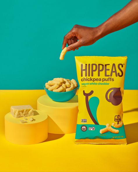 Righteously cheezy, totally vegan. Snack with PEAS of mind. 🔹 Gluten Free 🌱 Plant Protein⁠ 🚀 Far Out Flavor⁠ 🛒 Available on Amazon and HIPPEAS.com! Chickpea Snacks, Healthy Flour, Plantbased Recipes, Plant Based Snacks, Food Photoshoot, Vegan Snack, Organic Snacks, Crunchy Snack, White Cheddar