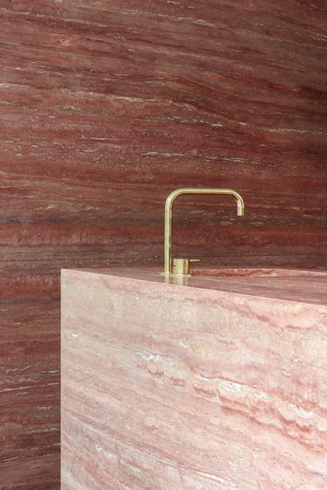 Travertine Kitchen, Red Travertine, Minimalist Eclectic, Red Marble, Vintage Ideas, Travertine Stone, Kitchen Trends, Interior Architect, Cheap Decor