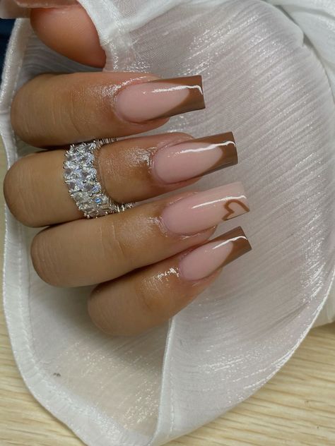 There's a new beauty trend taking over Instagram and it's absolutely stunning. Say hello to "quartz nails". French Nails For Birthday, Nail Idea For Fall, Nail Ideas Brown French Tip, Brown Acrylic French Tips, Brown French Tip Nail Designs, Cute Fall Acrylic Nail Ideas, Nails Ideas Fall 2024, Brown Nails Acrylic French Tip, French Fall Nail Designs