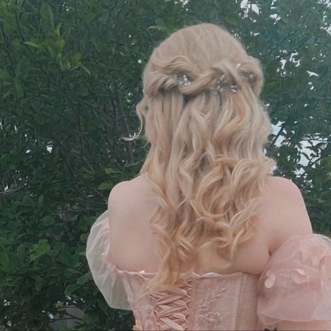 Corset Dress Aesthetic, Princess Cottagecore, Cottagecore Hairstyles, Princess Oc, Cottagecore Hair, Blonde Aesthetic, Princesa Real, Hairstyles Blonde, Rapunzel Hair