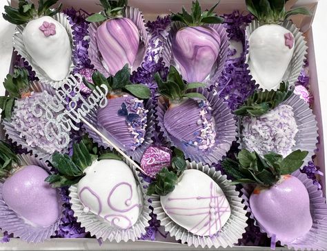 Purple Chocolate Strawberries, Lavender Chocolate Covered Strawberries, Marble Strawberries, Purple Chocolate Covered Strawberries, Purple Strawberries, Purple Treats, Decorated Strawberries, Birthday Strawberries, Purple Cake Pops