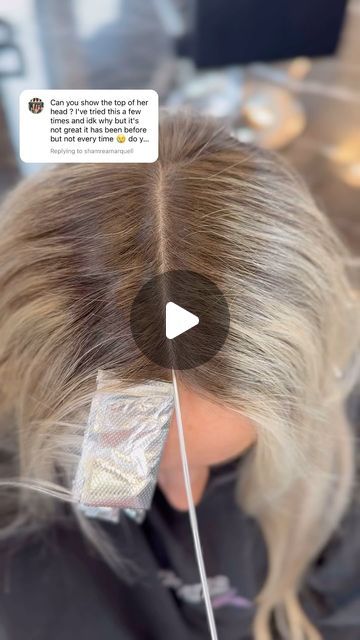 Nicole Story on Instagram: "Here is the unedited version.🎥   So I only do this when I’m foiling parallel to the part line. Foiling like this saves time and covers more area BUT the reason I like to zigzag  right at the part is bc it could become uneven if it’s not perfectly parted where they wear their hair all the time…even if it’s just slightly off.   I’ve done a whole head of foils JUST zigzag parting and it came out beautifully and I didn’t have to shadow root. This specific instance we chose to shadow root regardless bc it tends to make her face frame pop and extends the life of her foil!  I hope this helps!🫶🏼  Next time she comes in for an extension push up I will post her roots so you can see exactly what it looks like.  #blondehairspecialist #foilingtechnique #livedinblonde #tea Full Head Blonde Foils Root Stretch, Blond With Grey Highlights, Part Line Foils, Blonde Retouch Roots, Full Foil Highlights Blonde With Shadow Root, Low Lights Blonde Hair Dark Roots, How To Do Face Framing Highlights, How To Shadow Root, Highlights With Side Bangs